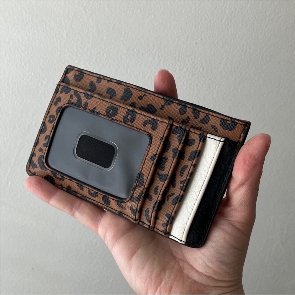 Fossil • Logan Leather Card Case Wallet in Leopard Stripe - Picture 3 of 8